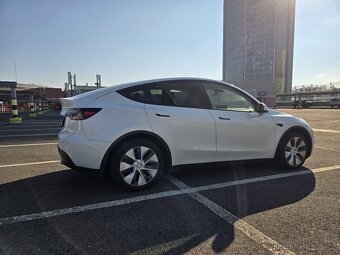 Tesla Model Y LR (2023) - perfektní stav, stále v záruce - 2