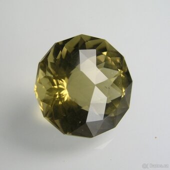 Křemen zbarvený-9,30 ct. - 2
