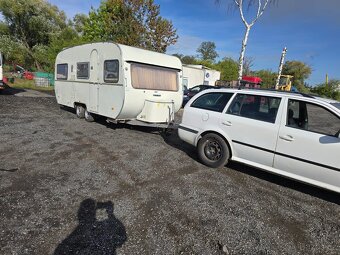 dvouosý obytný karavan na stání - 2
