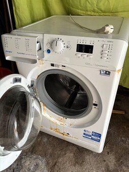 Pračka Indesit - 2