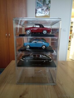 Vitrína akryl, skříňka -lego,modely 1:24 - 2