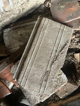 Tašky bobrovky 2,-Kč/ks, Betonové tašky - 2