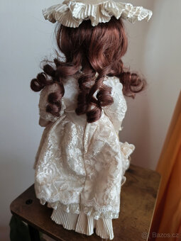 Porcelanová panenka 31cm - 2