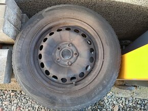 4ks zimní pneu s disky a kryty 195/65 R15 - 2