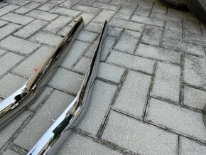 Volha Gaz 21, přední chromová lišta kapoty. - 2