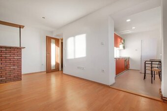 Pronájem bytu 3+1 59 m² Palackého, Hluboká nad Vltavou - 2