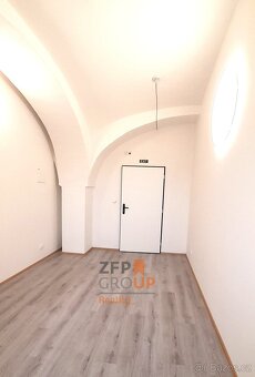 Pronájem kanceláře o rozloze 13,8 m2 , ulice K Radotínu , Pr - 2