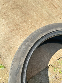 prodám zimní kola CONTINELTAL 235/45R 20 2 ks - 2
