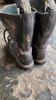 Prodám 15 dírkové boty Steel UK Black - 2