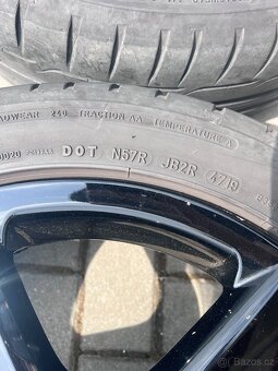 Original VW kola R17 s pneu 225/45/17 - 2