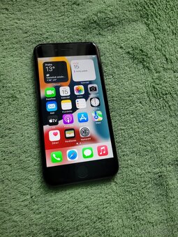 iPhone 8 64gb stav baterie 95% - 2