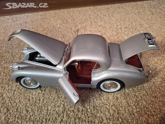 Jaguár XK 120 1:18 - 2