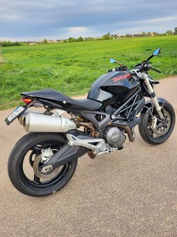 Ducati Monster 696 - 2