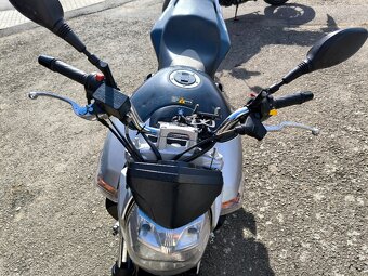 Suzuki GSR 600 - 2