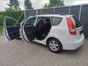 Nové v ČR...Krásný Hyundai I30 cw... - 2