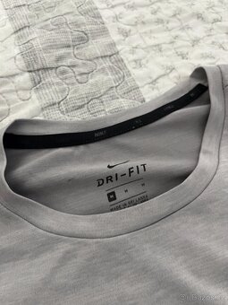 Nike Šedé Tričko -M - 2