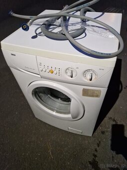 Pracka bocni plneni Zanussi - 2