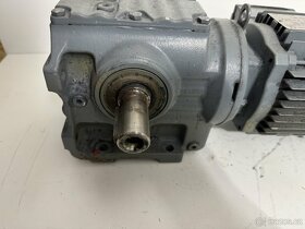 ELEKTROMOTOR S PREVODOVKOU 6,9 ot/min - 2