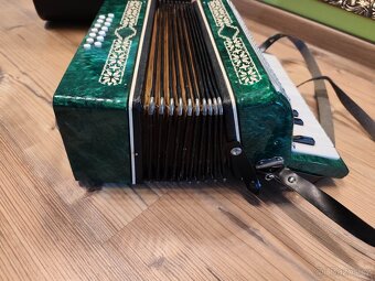 Dětská harmonika, práva (1990 roku) Malýs - 2