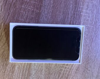 Apple iPhone 11 - 128GB - 2