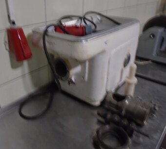 Řeznický vlček, mlýnek na maso - 2