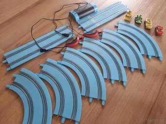 Auticka na autodrahu Carrera First + draha - 2