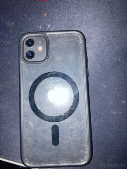 IPhone SE 2022 a iPhone 11 - 2