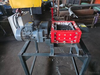 Dvourototovy drtič pomalubezny - 2