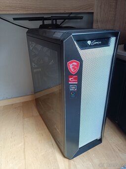 Herní PC + klávesnice - 2