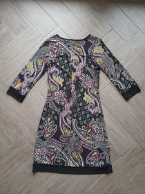 Černé šaty s barevnými ornamenty, vel. 34, zn. Bodyflirt - 2
