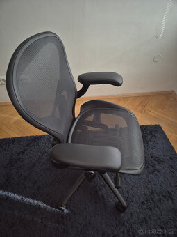 Herman Miller Aeron - 2
