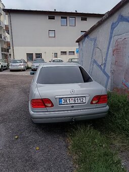 Prodám Mercedes-Benz E 230 limuzína - 2