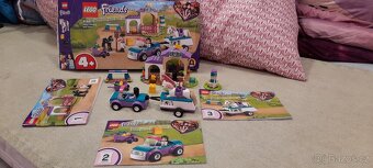 Lego Friends Jezdecká škola a přívěs pro koně - 2