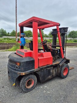 Vysokozdvižný vozík JZD SV30 A, nosnost 3000kg, Zetor 6701 - 2