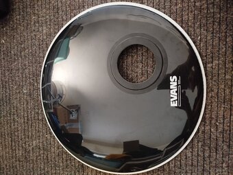Evans Emad 18" & Remo Pinstripe 18" - 2
