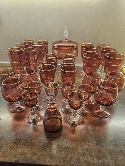 Skleněná souprava v růžové barvě - 2