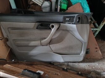 BMW E34 interiér - 2