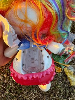 Poník kakající sliz s příslušenstvím - 2