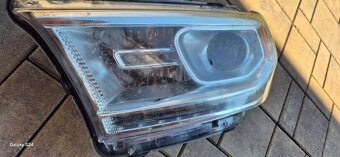 Prodám na Dodge Durango LP světlo poškozené - 2