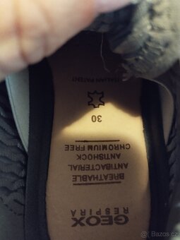 Prodám minimálně nošené dětské botasky Geox - 2