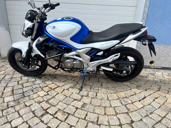 Suzuki Gladius - 2