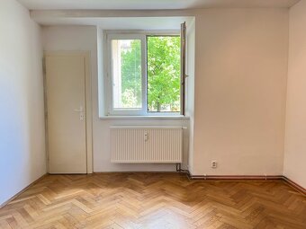 Pěkná nezařízená garsonka v blízkosti centra-ulice Botanická - 2