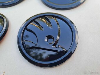Čierne / karbónové / farebné - logo na ŠKODA - 2