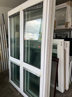 DVOUKŘÍDLÉ BALKÓNOVÉ DVEŘE TROJSKLA 160x230-PLZEŇ - 2