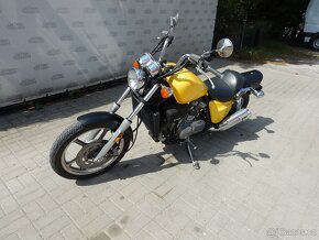 HONDA VF 700C MAGNA - 2