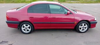 Toyota avensis 2.0 benzín R.v.1998 - 2