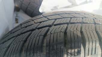 Zimní pneu 215/65/R16 - 2