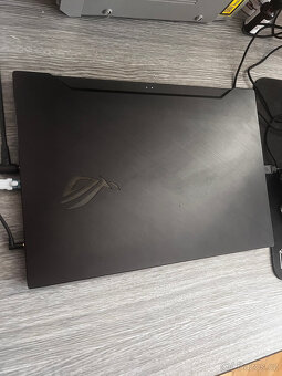 Asus ROG Zephyrus M15 herní notebook - 2