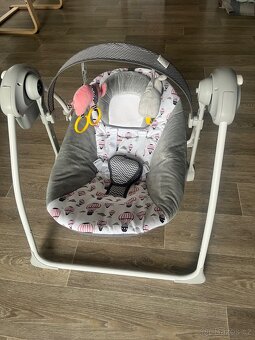 Kinderkraft Flo Elektrické houpátko růžové - 2