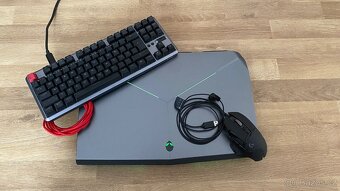 Herní notebook Alienware i7 (vhodný jako stolní PC) - 2